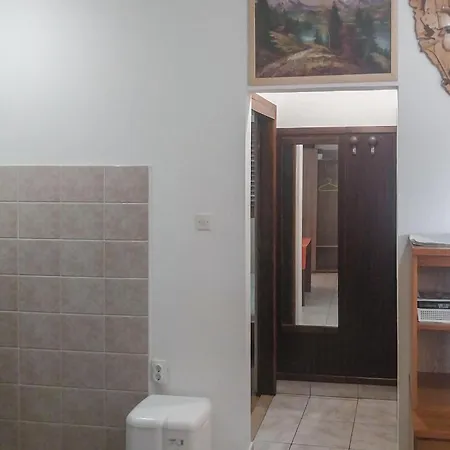 1 Bedroom Gorgeous In Apartment Marcana